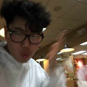 Meet your Posher, Elliot